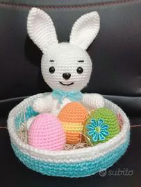 Cestino con coniglietto di pasqua all' uncinetto