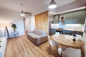 Bilocale moderno con spazi esterni e posto auto