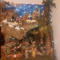 Capanna in legno e sughero realizzata a mano.