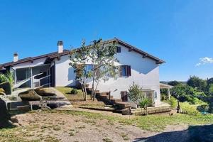 VILLA A SCHIERA D'ANGOLO A VITERBO