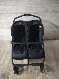 Passeggino gemellare 