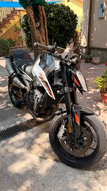 Ktm duke 790 guidabile con A2