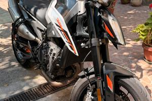 Ktm duke 790 guidabile con A2