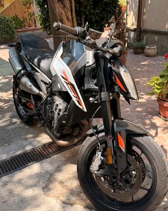Ktm duke 790 guidabile con A2