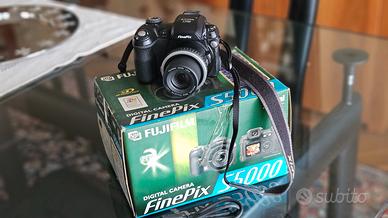 Fujifilm FinePix S5000 BOXATA con accessori + Sche