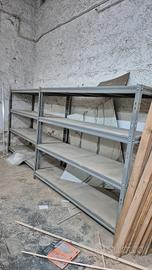 scaffalatura in metallo 