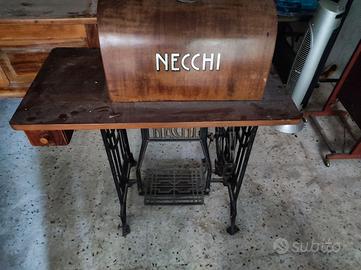 Macchina da cucire Necchi