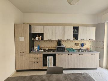 Cucina completa con forno e frigo inclusi