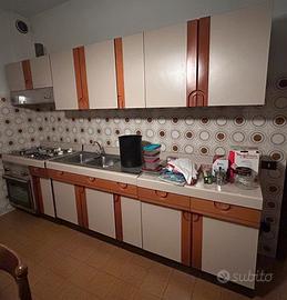 Cucina Vintage Anni ‘80 con dispensa separata