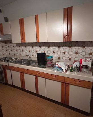 Cucina Vintage Anni ‘80 con dispensa separata
