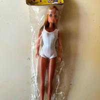 Bambola Alice al mare