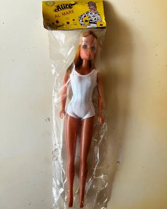 Bambola Alice al mare