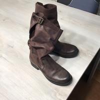 Stivali  in vera pelle  color marrone bruciato