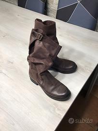 Stivali  in vera pelle  color marrone bruciato