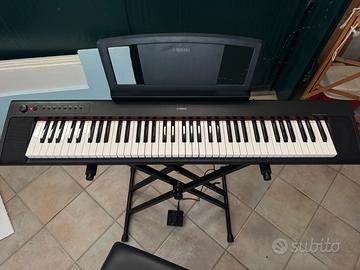 Tastiera yamaha con supporto, sgabello e pedale