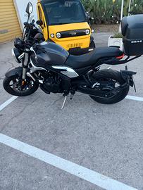 privato  moto voge 500ac 