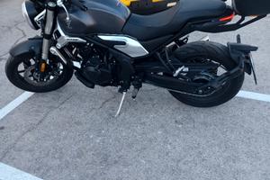 privato  moto voge 500ac 