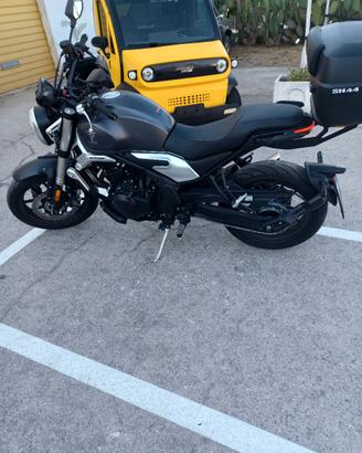 privato  moto voge 500ac 