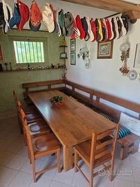 Tavolo e cucina per taverna