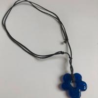 Collana con ciondolo a forma di fiore