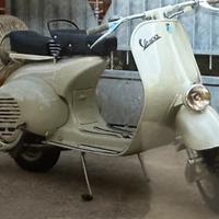 Vespa restaurata 1956