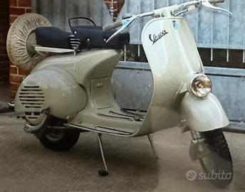 Vespa restaurata 1956
