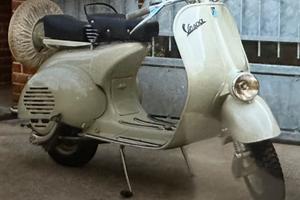 Vespa restaurata 1956