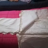 lenzuolo vintage con ricamo bianco
