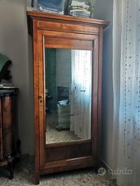 Armadio vintage con specchio