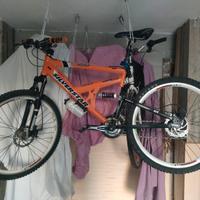 MTB biammortizzata misura 26 ", freni a disco