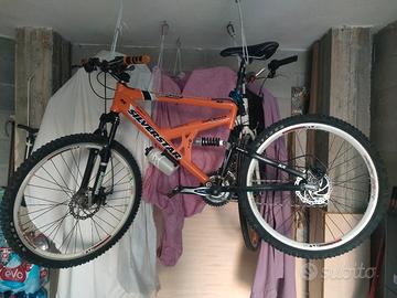MTB biammortizzata misura 26 ", freni a disco
