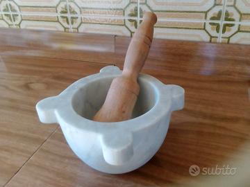 Mortaio bianco in marmo di Carrara con pestello