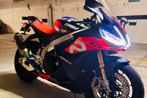 Aprilia RSV4 1100 factory 2021 lava red