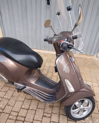 Vespa scooter 150 anno 2014