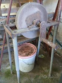 Antica mola a manovella