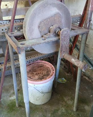 Antica mola a manovella