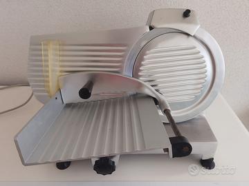 Affettatrice con contenitore
