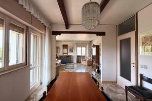 Appartamento di 107 m² con più di 5 locali e box a