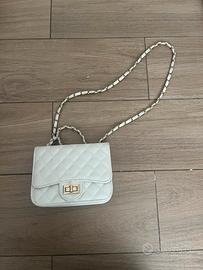 Borsa bianca con tracolla
