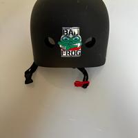 Casco Bad Frog