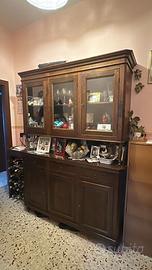 Credenza in legno con vetrina