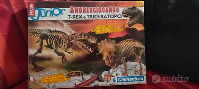 Archeogiocando T-Rex e Triceratopo 