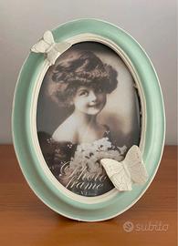 Cornice portafoto verde con farfalle