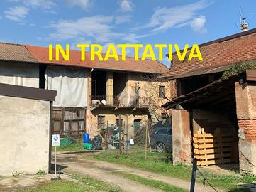 CASA DI CORTE A FERNO