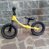 bicicletta senza pedali