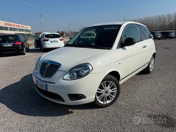 Lancia Ypsilon 1.2 69 CV Unyca