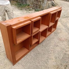Libreria appoggiata al muro o pensile
