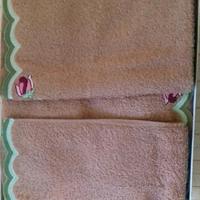 Cinque asciugamani da bagno in spugna della Gabel