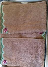 Cinque asciugamani da bagno in spugna della Gabel