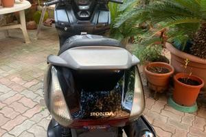 Silver Wing 400 vedesi